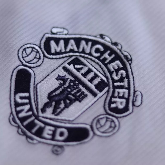1999-2000 Manchester United White Away Retro Soccer Jersey