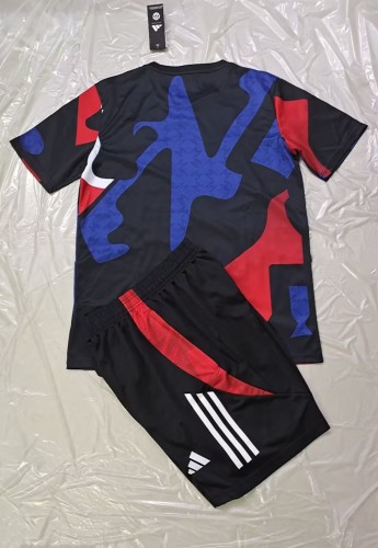 25-26 Manchester United High Quality Training Short Suit