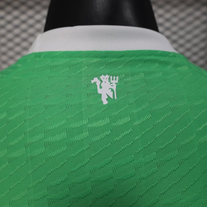 25-26 Manchester United Green Goalkeeper Player Version Soccer Jersey