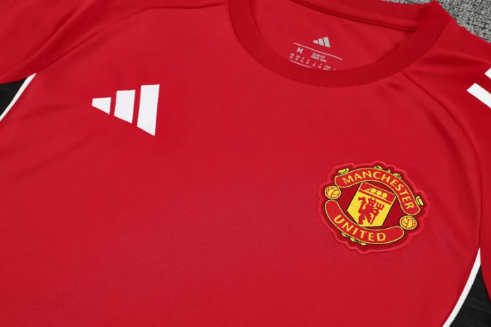 25-26 Manchester United High Quality Training Short Suit
