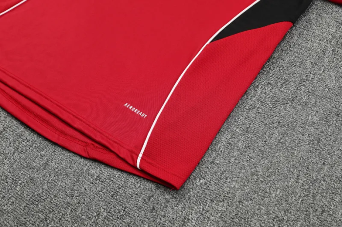 25-26 Manchester United High Quality Training Short Suit