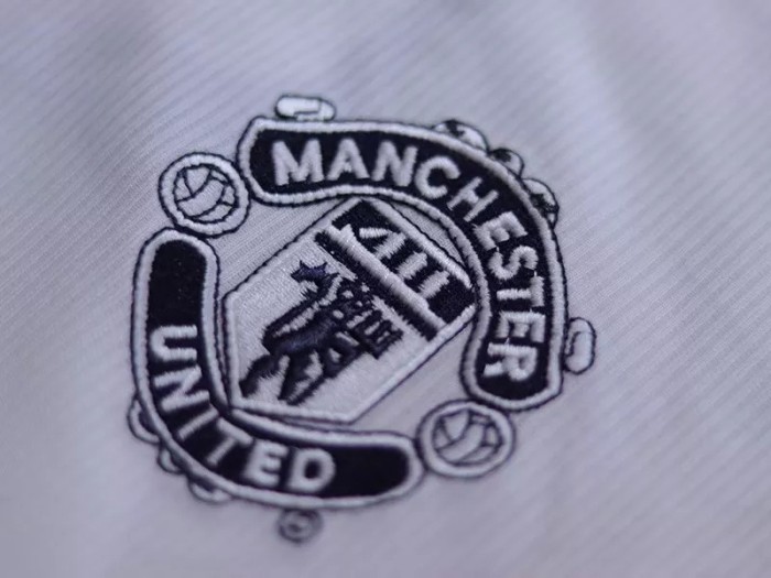 1999-2000 Manchester United White Away Retro Soccer Jersey