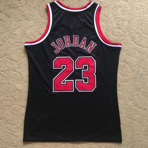1997-1998 NBA Bulls Jordan#23 Black Retro White Top Quality Dense Embroidery Jersey