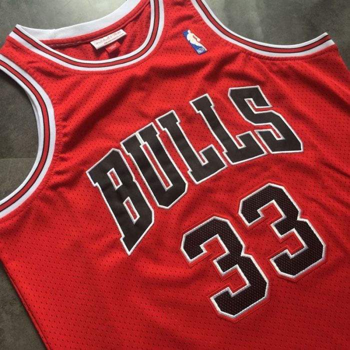 1997-1998 NBA Bulls Pippen #33 Retro Red Top Quality Dense Embroidery Jersey