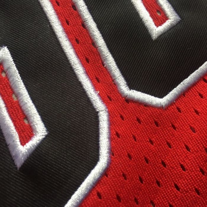 1997-1998 NBA Bulls Pippen #33 Retro Red Top Quality Dense Embroidery Jersey