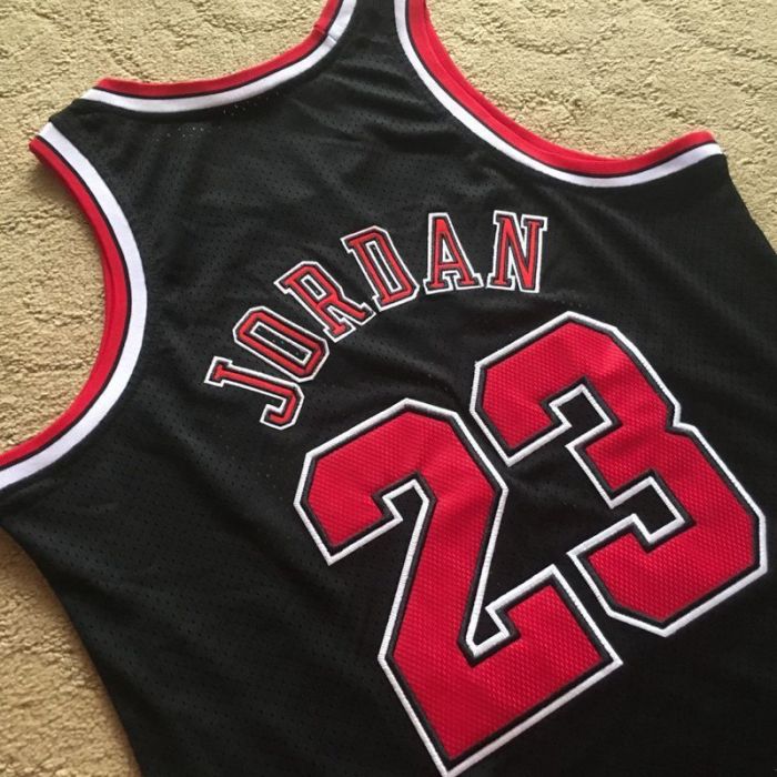 1997-1998 NBA Bulls Jordan#23 Black Retro White Top Quality Dense Embroidery Jersey