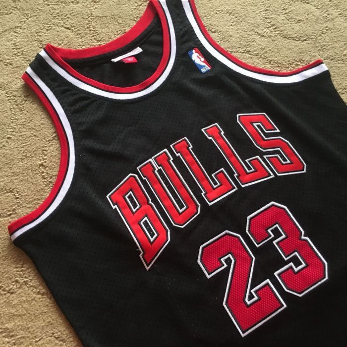 1997-1998 NBA Bulls Jordan#23 Black Retro White Top Quality Dense Embroidery Jersey