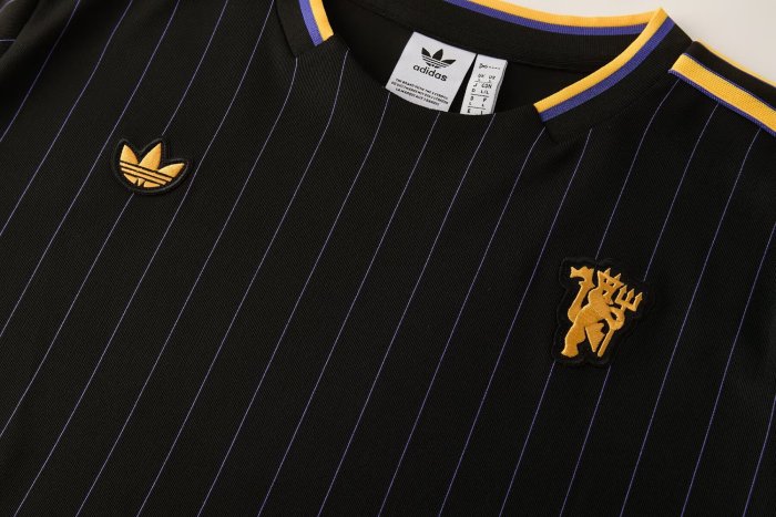 25-26 Man Utd High Quality Training Short Suit