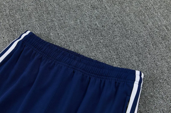 26-27  Bayern Short shirts and Long trousers Suit (圆领)