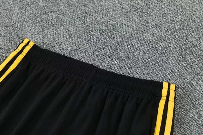 26-27 Man Utd  Short shirts and Long trousers Suit (圆领)