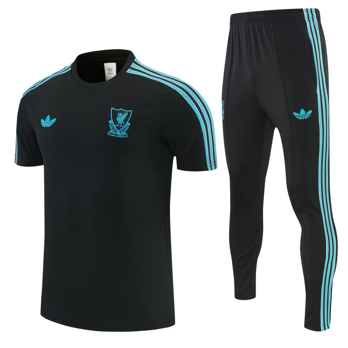 26-27  Liverpool  Short shirts and Long trousers Suit (圆领)