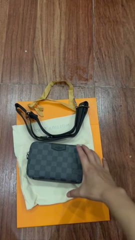 Louis Vuitton M60418 Men Shoulder Bags 18.5*11*6.5cm