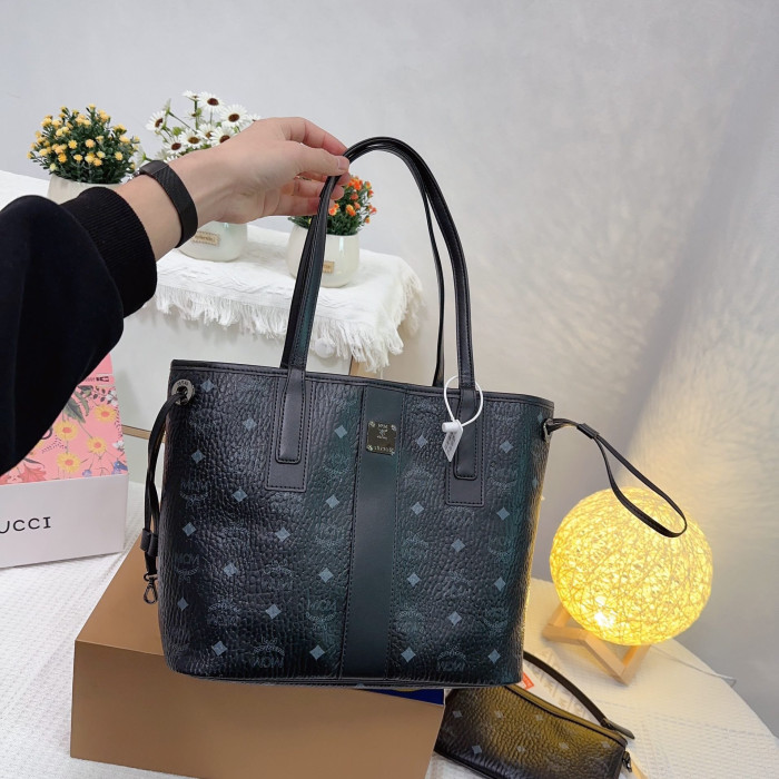 MCM Reversible Liz Shopper in Visetos Bags 37*31*25cm