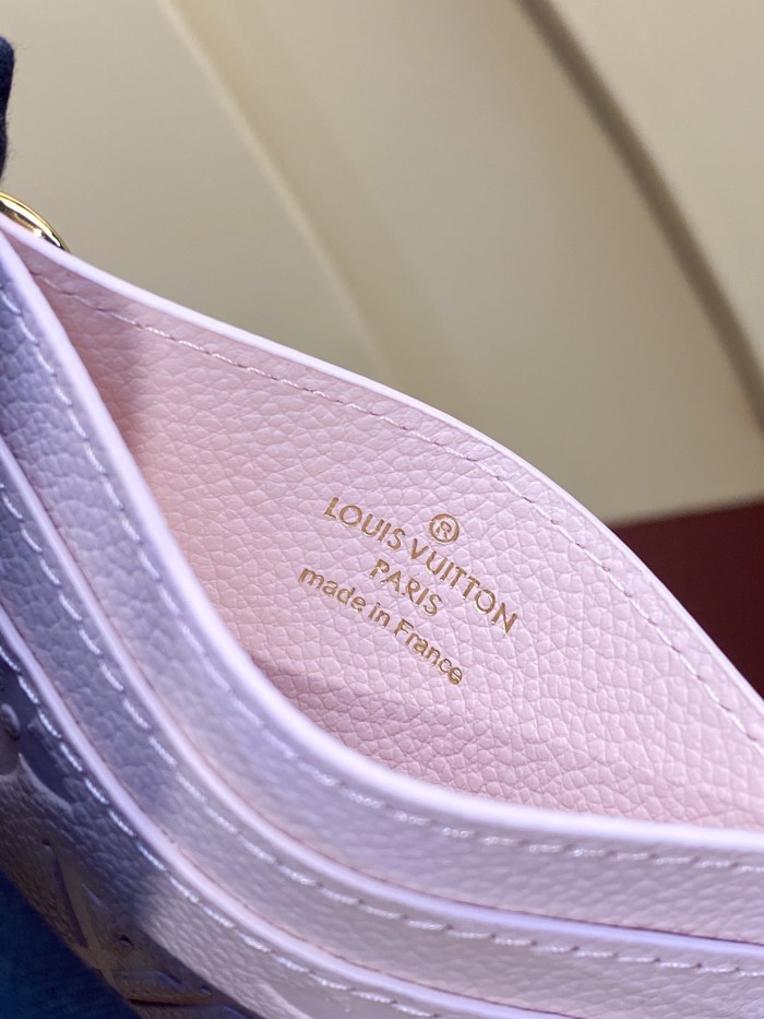 Louis Vuitton M82132 Card Holder Size 10*7cm