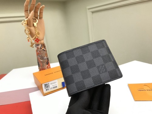 Louis Vuitton Men Wallet N63261 Size 11.9*9cm