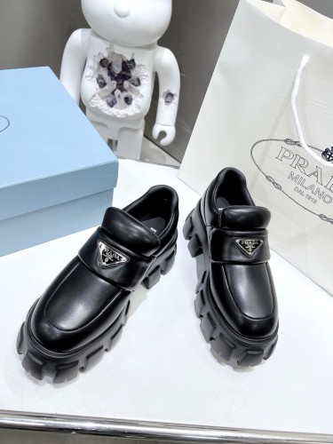 Prada 2024 New Soft padded nappa leather loafers Size 36-40