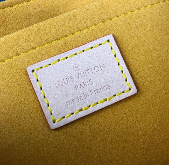 Louis Vuitton M95050 Women Shoulder Bag Size 26*15*9cm