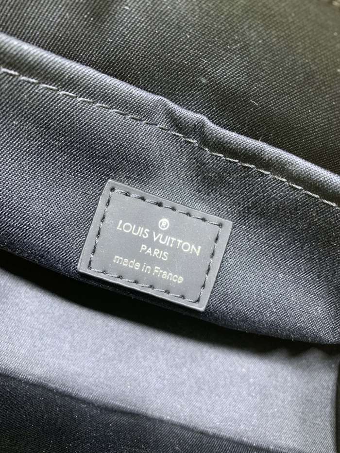 Louis Vuitton M81115 Alpha Wearable Shoulder Bags Size 18*11*6cm