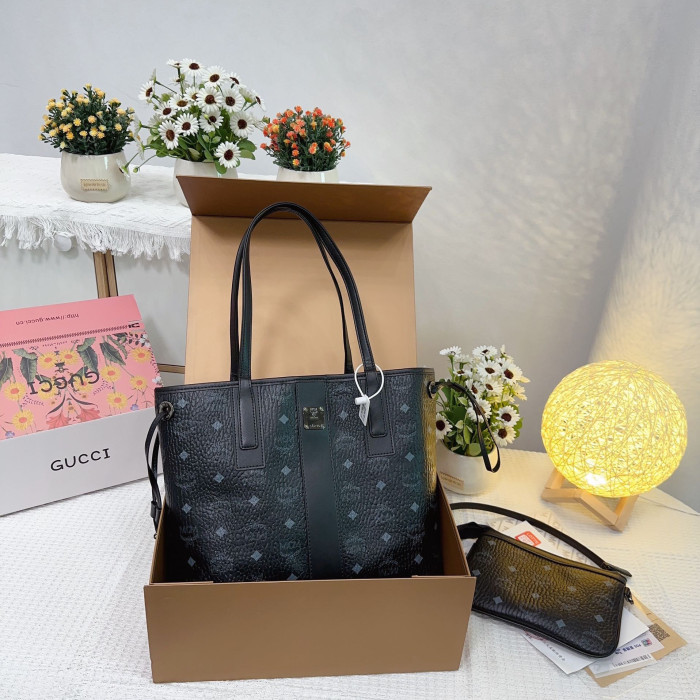 MCM Reversible Liz Shopper in Visetos Bags 37*31*25cm