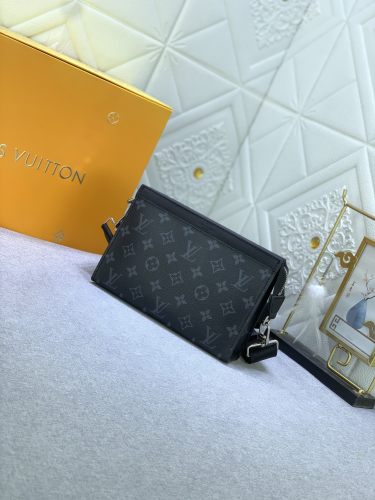 Louis Vuitton M81124 Alpha Wearable Shoulder Bags Size 18*11*6cm