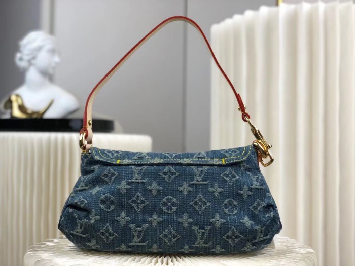 Louis Vuitton M95050 Women Shoulder Bag Size 26*15*9cm
