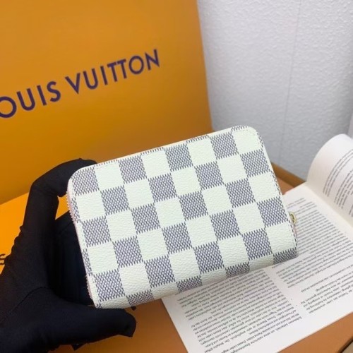 Louis Vuitton Women Card Holder M83689