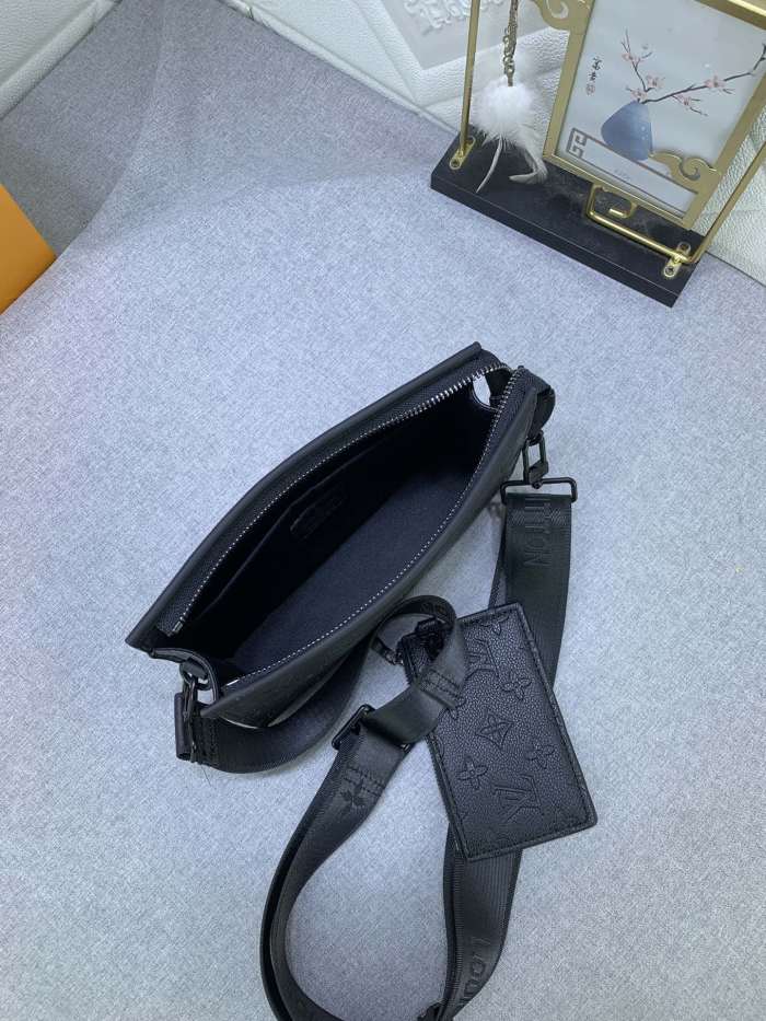 Louis Vuitton M81115 Alpha Wearable Shoulder Bags Size 18*11*6cm