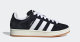 DA sports shoes