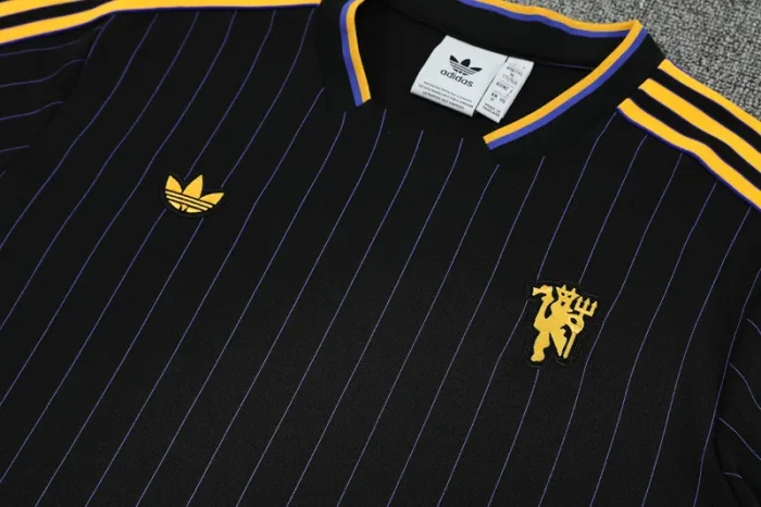 25-26 Man Utd Black Training Short Suit #条纹