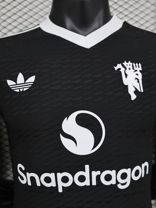 24-25 Man Utd Black Goalkeeper Player Version Soccer Jersey