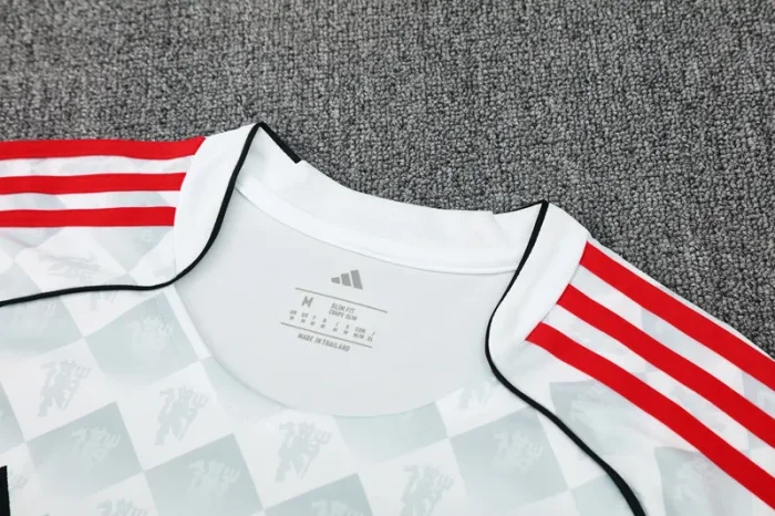 25-26 Man Utd White Training Short Suit