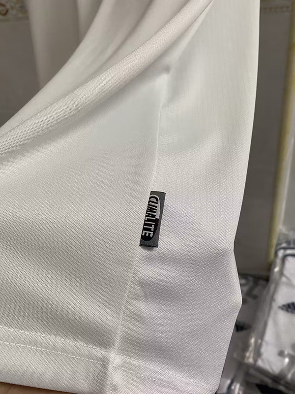 2002-2003 RMA Home Retro Soccer Jersey
