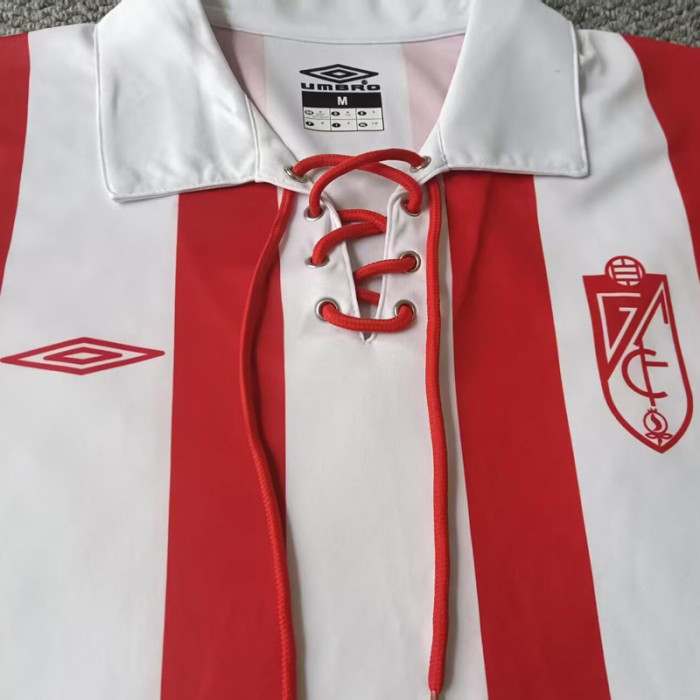 2005-2006 Granada Home Retro Soccer Jersey(带章)