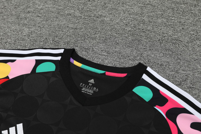 24-25 Man Utd Black Training Short Suit