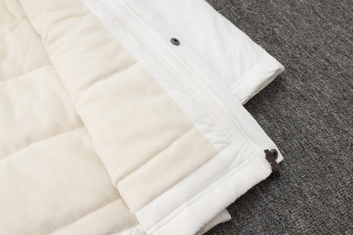 24-25 Man City White Hooded Windbreaker Fabric Cotton Coat #G240(绿彪标)