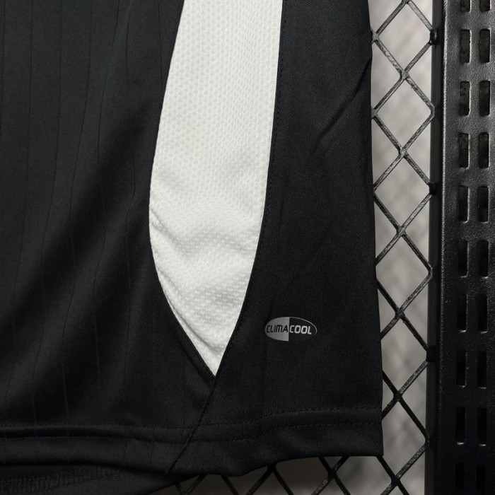 2006-2007 RMA Black Retro Soccer Jersey