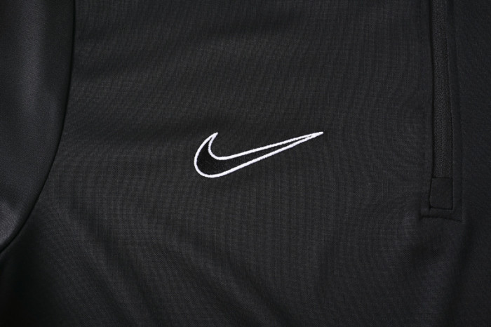 24-25 Al-Nassr Black Half Pull Tracksuit (半拉链)