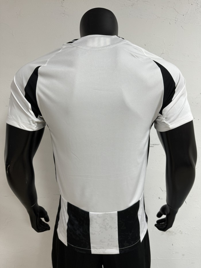 Player version 2425 Juventus home 