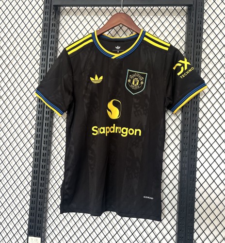 25-26 Juventus away jersey