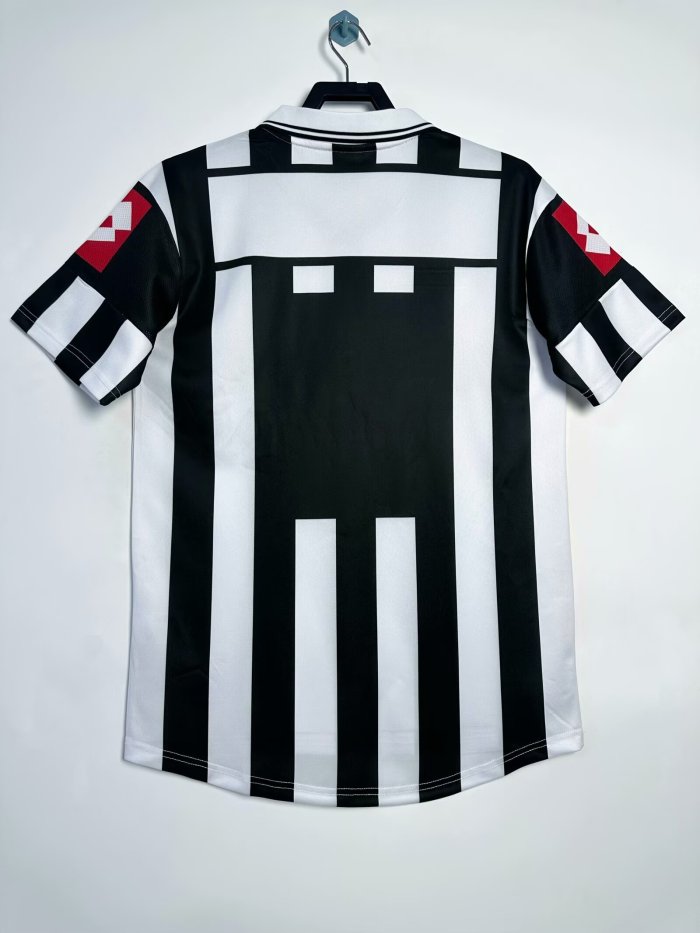 2001-02 Juventus home jersey