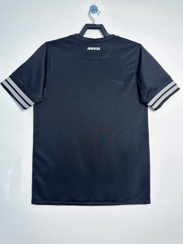 2012-13 Juventus away jersey