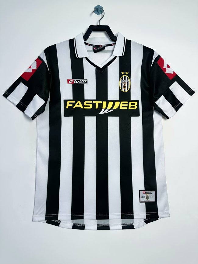 2001-02 Juventus home jersey