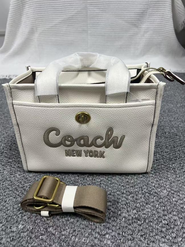 COACH コーチ カーゴ トート26 レザ ホワイト CAM66