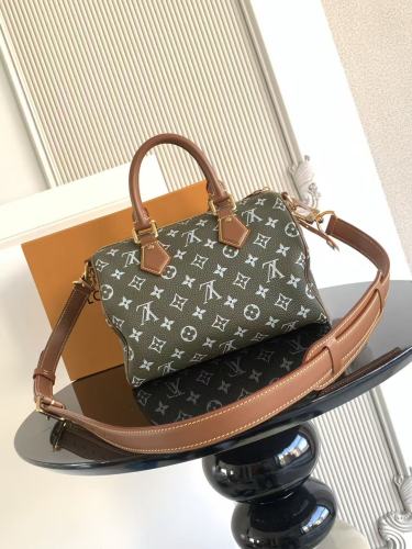 Louis Vuitton  M24423 軍緑 バッグ