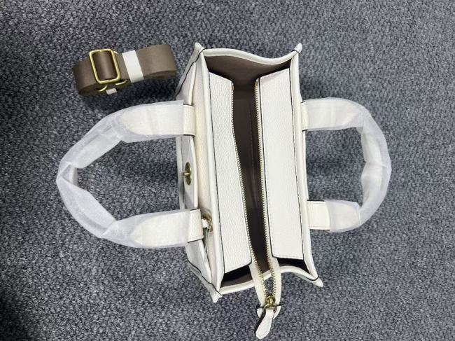 COACH コーチ カーゴ トート26 レザ ホワイト CAM66