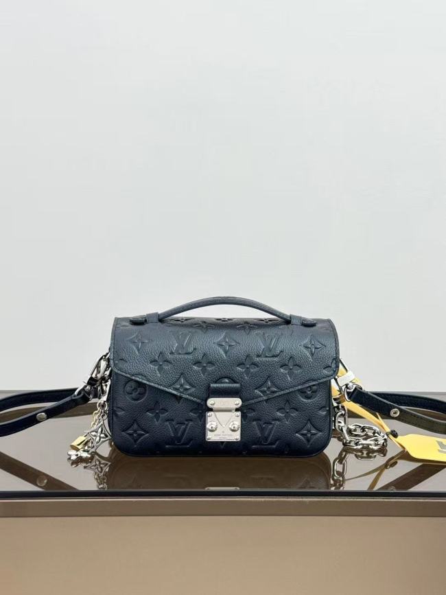 Louis Vuitton Pochette Métis East West ハンドバッグ M26456