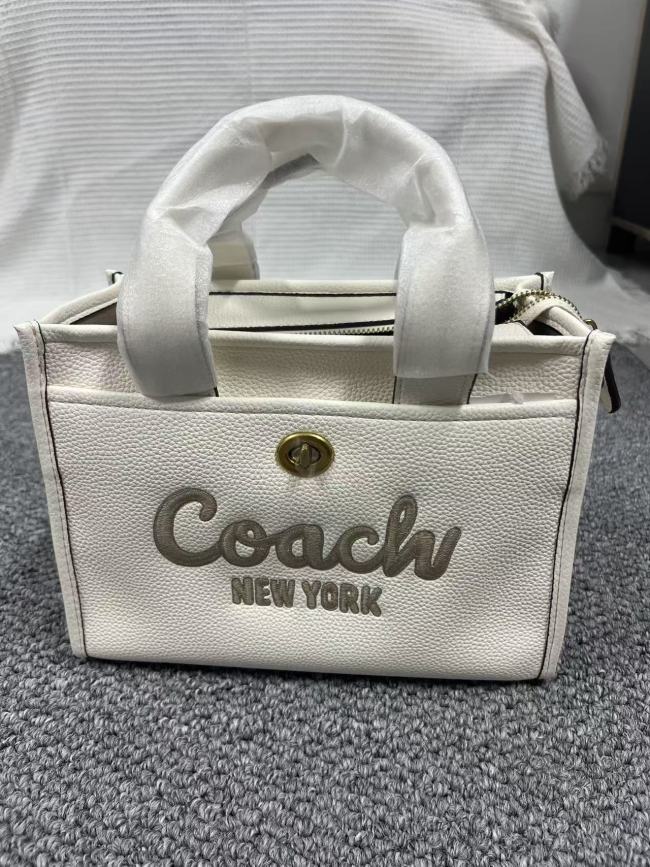 COACH コーチ カーゴ トート26 レザ ホワイト CAM66