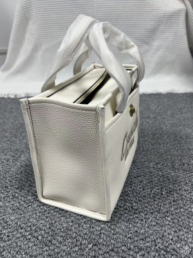 COACH コーチ カーゴ トート26 レザ ホワイト CAM66