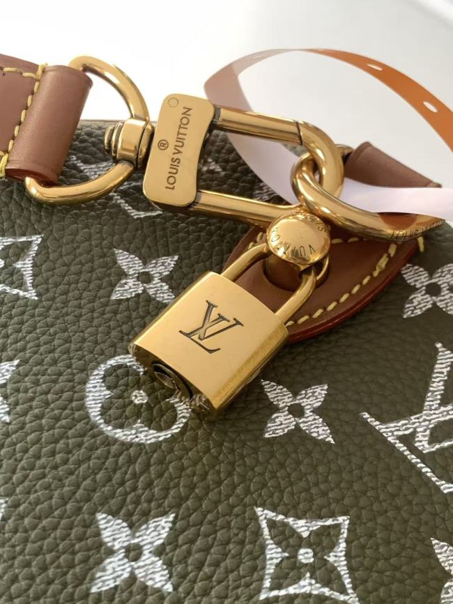Louis Vuitton  M24423 軍緑 バッグ