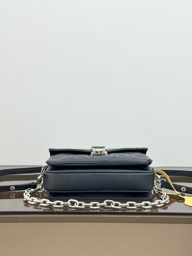 Louis Vuitton Pochette Métis East West ハンドバッグ M26456